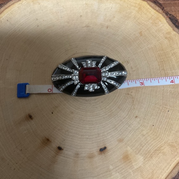 Ciner Vintage Elegant Black Enamel and Silver Toned Brooch. - Picture 3 of 6